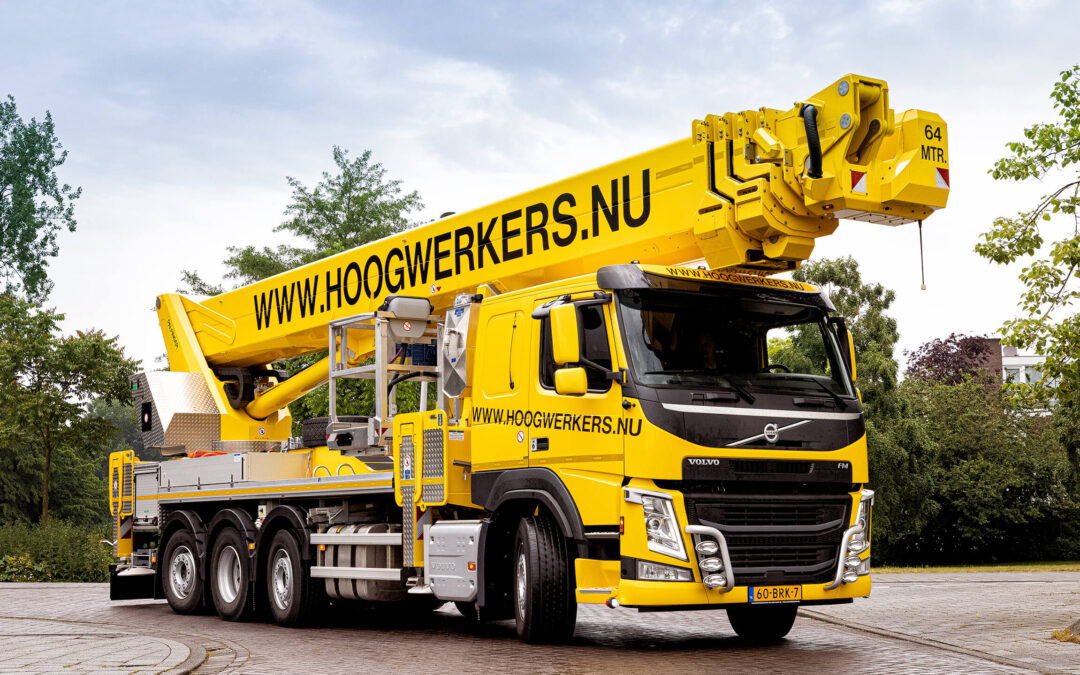 Hoogwerkerverhuur van der Voort B.V. neemt nieuwe Volvo FM 8×2 in gebruik