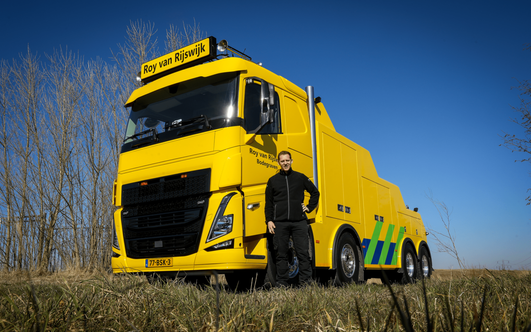 Van Dijk Trucks voorziet Bergingsbedrijf Roy van Rijswijk van splinternieuwe Volvo FH 8×4