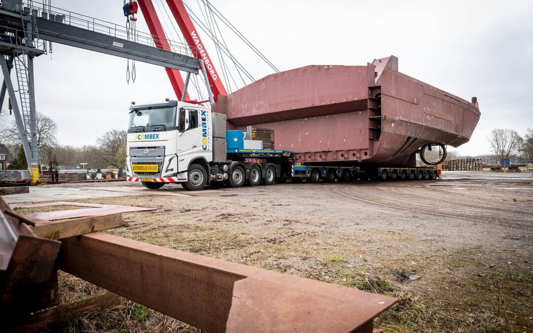 Zwaartransport Volvo FH16 voor Combex Bouwlogistiek