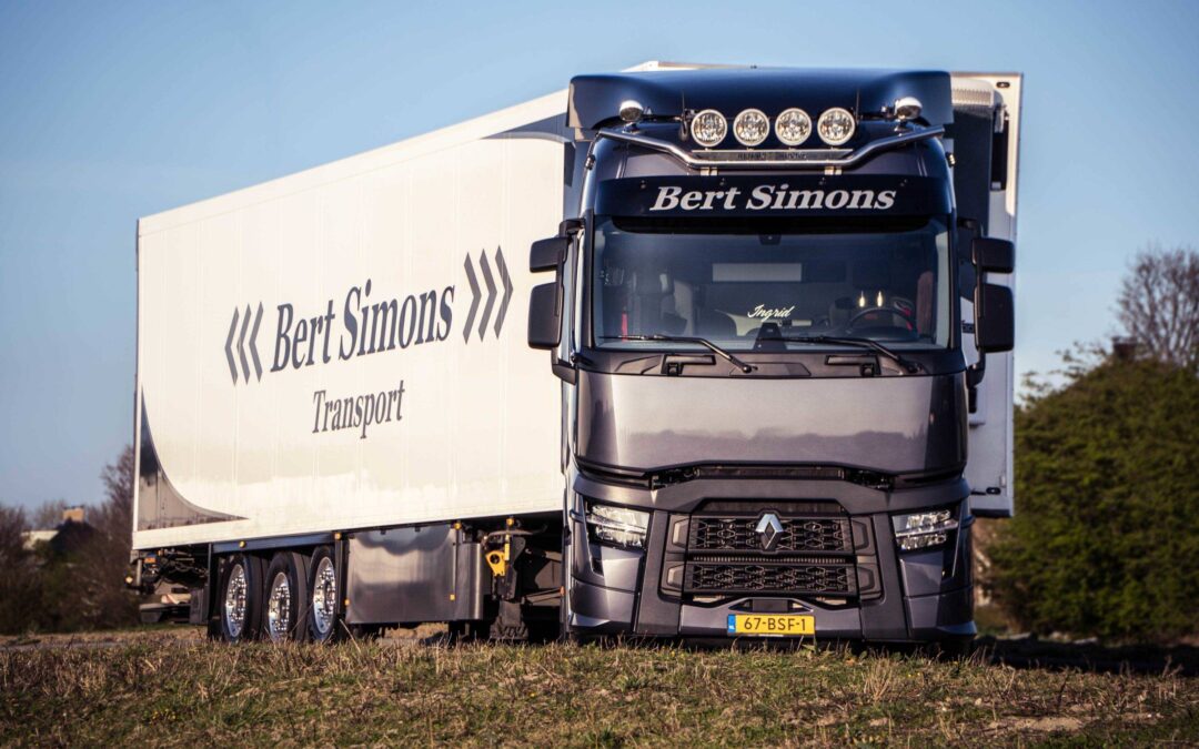 Bert Simons Transport valt voor stoere looks van de Renault Trucks T EVO